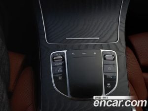Mercedes-Benz GLC-Class GLC300e 4MATIC Coupe Premium Charger 2023 года из Южной Кореи