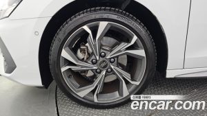 Audi A3 40 TFSI Premium 2023 года из Южной Кореи