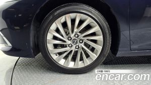 Lexus ES Luxury Plus 2023 года из Южной Кореи