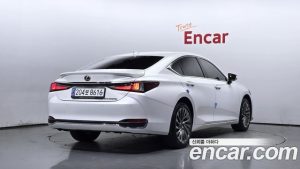Lexus ES Luxury Plus 2025 года из Южной Кореи