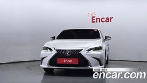 Lexus ES Luxury Plus 2025 года из Южной Кореи