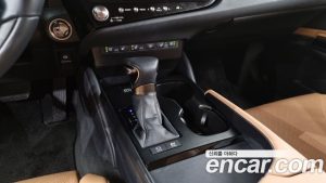 Lexus ES Luxury Plus 2025 года из Южной Кореи