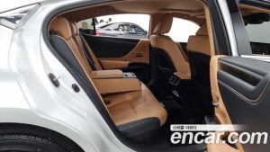 Lexus ES Luxury Plus 2025 года из Южной Кореи