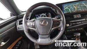 Lexus ES Luxury Plus 2025 года из Южной Кореи