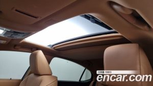 Lexus ES Luxury Plus 2025 года из Южной Кореи