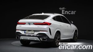 BMW X6 xDrive40i M Sport 2023 года из Южной Кореи