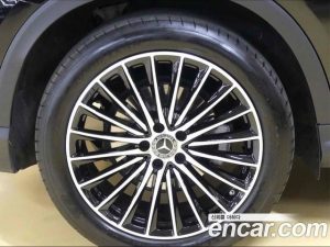 Mercedes-Benz GLC-Class GLC300 4MATIC AMG Line 2023 года из Южной Кореи