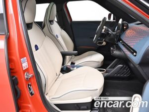 Mini Cooper SE Favoured 2025 года из Южной Кореи