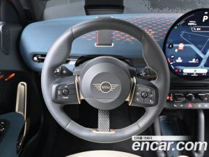 Mini Cooper SE Favoured 2025 года из Южной Кореи