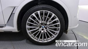 BMW X7 xDrive 40i Design Pure Excellence 7-Seater 2023 года из Южной Кореи
