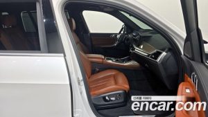 BMW X7 xDrive 40i Design Pure Excellence 7-Seater 2023 года из Южной Кореи