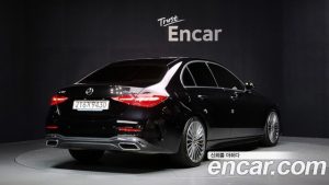 Mercedes-Benz C-Class C300 4MATIC AMG Line 2024 года из Южной Кореи