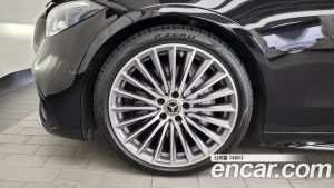 Mercedes-Benz C-Class C300 4MATIC AMG Line 2024 года из Южной Кореи
