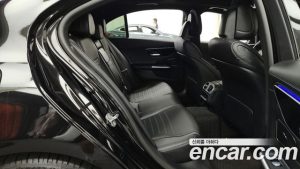 Mercedes-Benz C-Class C300 4MATIC AMG Line 2024 года из Южной Кореи