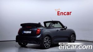Mini Cooper Convertible JCW 2025 года из Южной Кореи