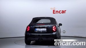 Mini Cooper Convertible JCW 2025 года из Южной Кореи