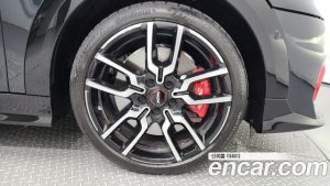 Mini Cooper Convertible JCW 2025 года из Южной Кореи