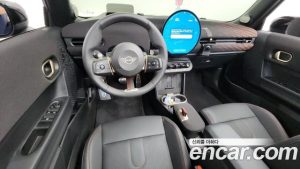 Mini Cooper Convertible JCW 2025 года из Южной Кореи