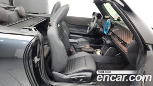 Mini Cooper Convertible JCW 2025 года из Южной Кореи