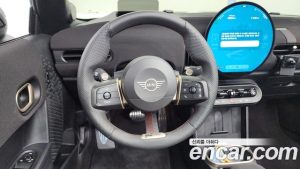 Mini Cooper Convertible JCW 2025 года из Южной Кореи