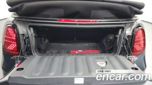 Mini Cooper Convertible JCW 2025 года из Южной Кореи