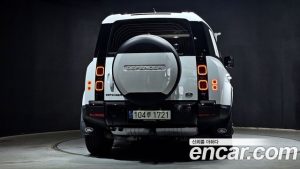 Land Rover Defender 110 D300 HSE 2023 года из Южной Кореи