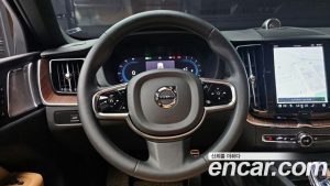 Volvo XC60 B5 ULTIMATE Bright 2024 года из Южной Кореи