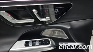 Mercedes-Benz E-Class E300 4MATIC AMG Line 2025 года из Южной Кореи
