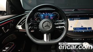 Mercedes-Benz E-Class E300 4MATIC AMG Line 2025 года из Южной Кореи