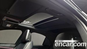 Mercedes-Benz E-Class E300 4MATIC AMG Line 2025 года из Южной Кореи