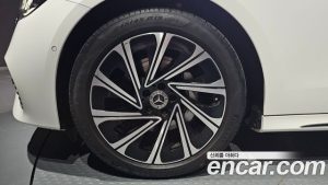 Mercedes-Benz E-Class E300 4MATIC Exclusive 2024 года из Южной Кореи