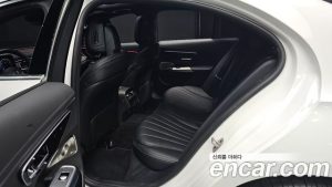 Mercedes-Benz E-Class E300 4MATIC Exclusive 2024 года из Южной Кореи