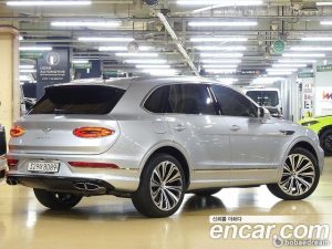 Bentley Bentayga 4.0 V8 2022 года из Южной Кореи