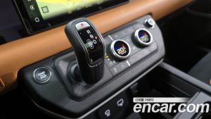 Land Rover Defender 110 P300 X- SE 2024 года из Южной Кореи