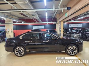 BMW 7-Series 750e xDrive Design Pure Excellence 2024 года из Южной Кореи