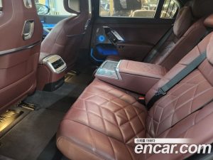BMW 7-Series 750e xDrive Design Pure Excellence 2024 года из Южной Кореи
