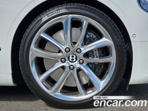 Bentley Continental 4.0 GT 2022 года из Южной Кореи