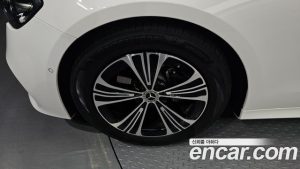 Mercedes-Benz E-Class E200 Avantgarde 2025 года из Южной Кореи