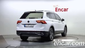 Volkswagen Tiguan 2.0 TSI Prestige 2023 года из Южной Кореи