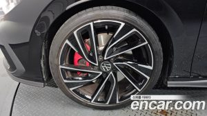 Volkswagen Golf 2.0 GTI 2024 года из Южной Кореи