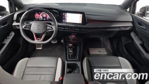 Volkswagen Golf 2.0 GTI 2024 года из Южной Кореи