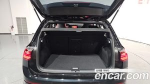 Volkswagen Golf 2.0 GTI 2024 года из Южной Кореи
