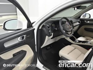 Volvo XC40 B4 Ultra Bright 2024 года из Южной Кореи
