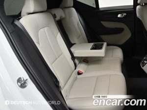 Volvo XC40 B4 Ultra Bright 2024 года из Южной Кореи
