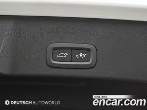 Volvo XC40 B4 Ultra Bright 2024 года из Южной Кореи