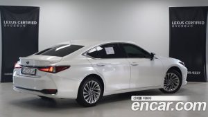 Lexus ES Luxury Plus 2025 года из Южной Кореи