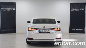 Lexus ES Luxury Plus 2025 года из Южной Кореи