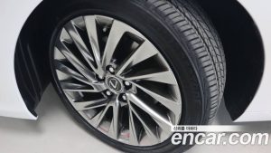 Lexus ES Luxury Plus 2025 года из Южной Кореи