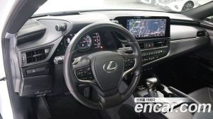 Lexus ES Luxury Plus 2025 года из Южной Кореи
