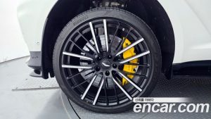 Astonmartin DBX 4.0 V8 707 2023 года из Южной Кореи
